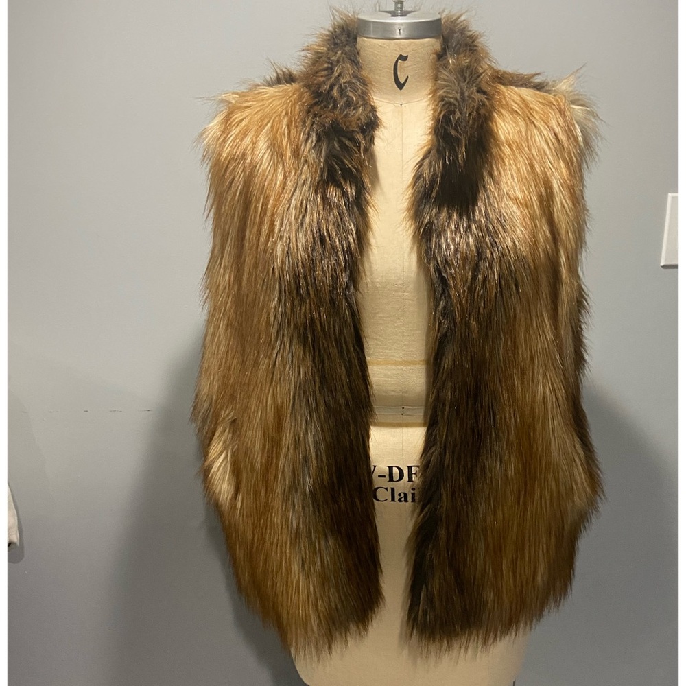 Red Fox Faux Fur Hook Vest DONNA SALYERS
FABULOUS FURS